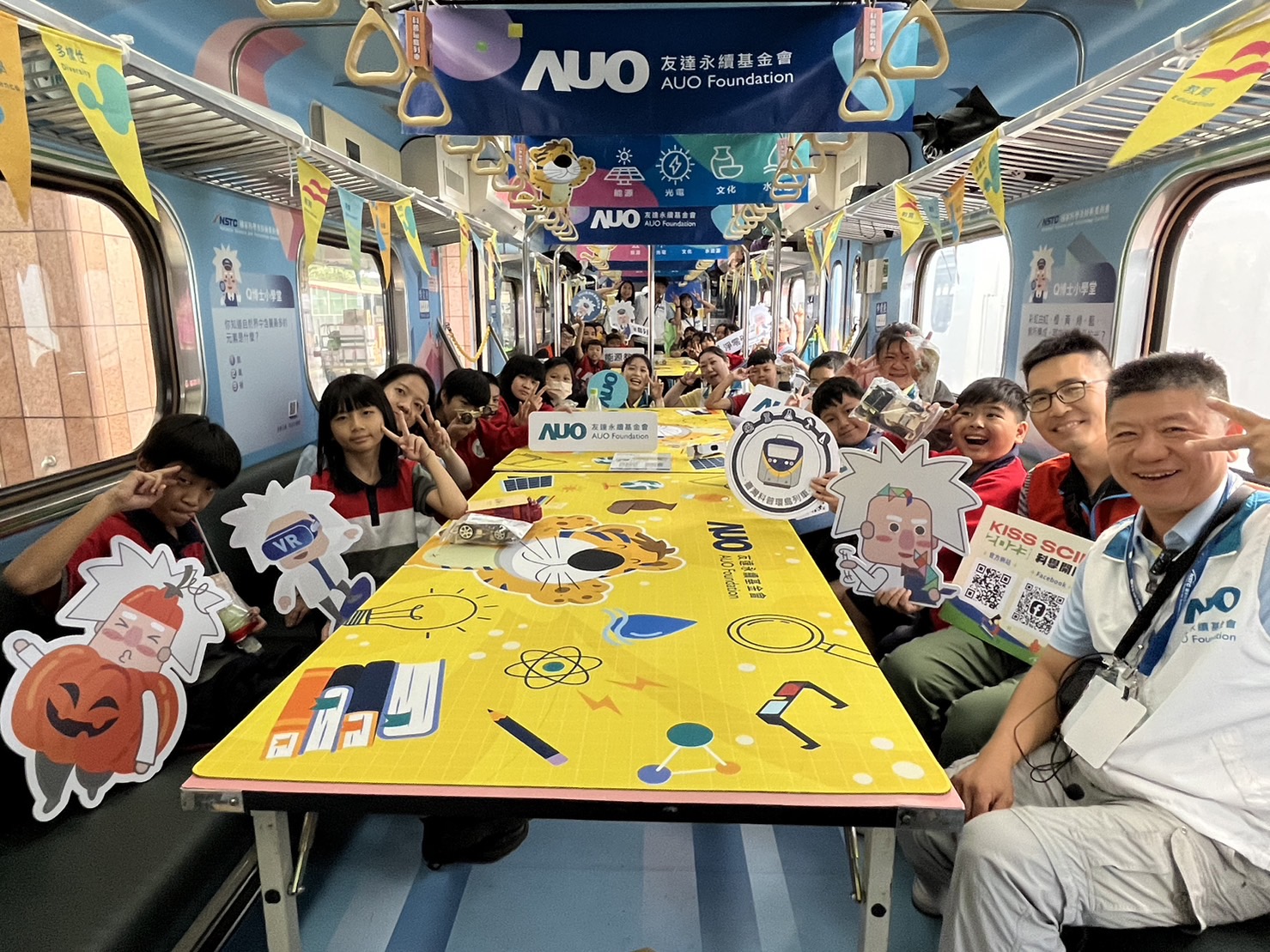 G22恒峰永續基金會參與「臺灣科普環島列車」，設計基礎科學車廂課程，以「淨零碳排和永續能源」為主題，讓學生透過創意實驗認識淨零知識，以及思考生活中的減碳行為